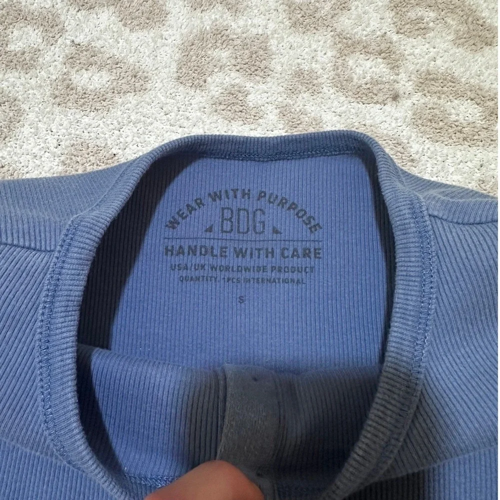 BDG Henley Top Size S Blue Long Sleeve Ribbed Knit Curved Hem Urban Outfitters - Picture 2 of 3